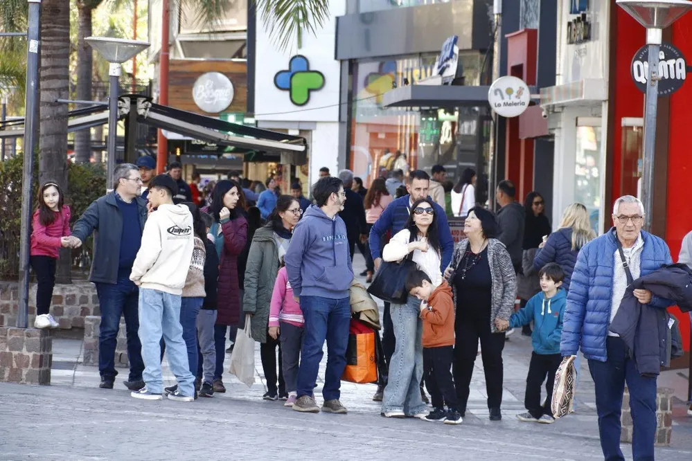 REGION OBJETIVO FOTO VILLA CARLOS PAZ FINDE LARGO 220625 6