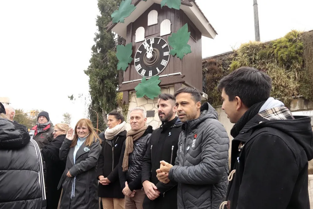 REGION OBJETIVO FOTO VILLA CARLOS PAZ RELOJ CUCU ANIVERSARIO 2