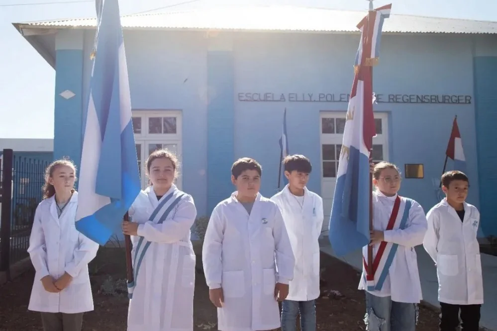 REGION OBJETIVO FOTO CAVANAGH ESCUELA REMODELACION