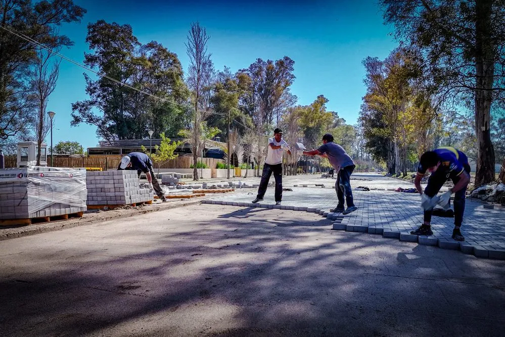 REGION OBJETIVO FOTO ARROYITO ADOQUINADO COSTANERA 2