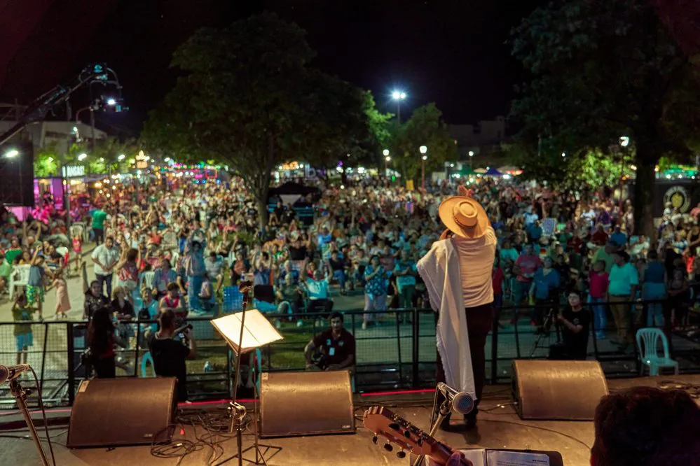 REGION OBJETIVO FOTO ARROYITO FIESTA DULCE ARCHIVO