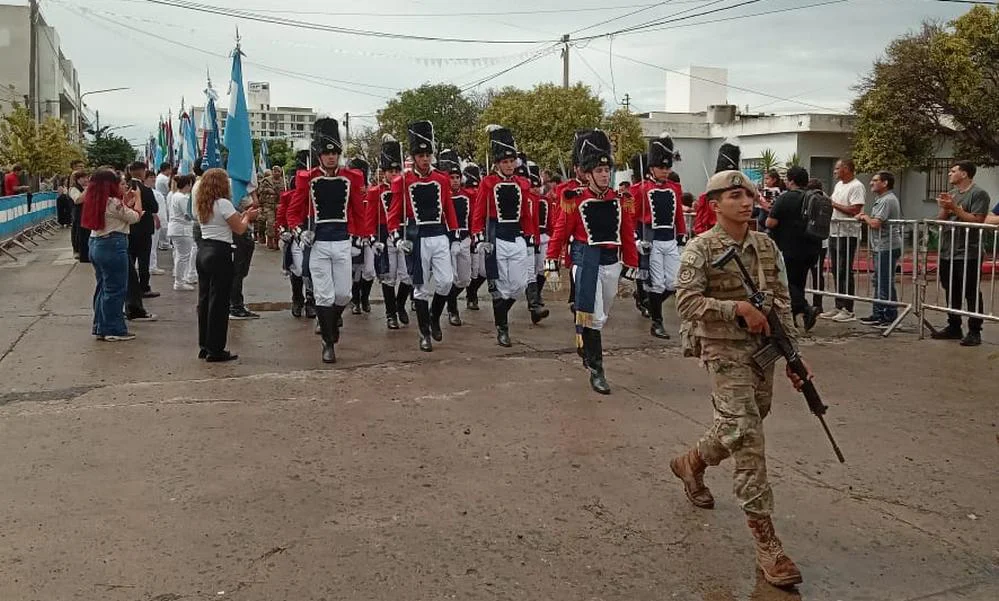 REGION OBJETIVO FOTO ARROYITO DESFILE 2 DE ABRIL 1