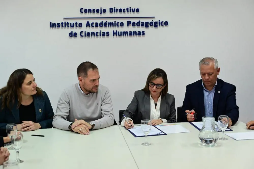 REGION OBJETIVO FOTO VILLA MARIA BARBAS MUNI UNVM ambulancia 02