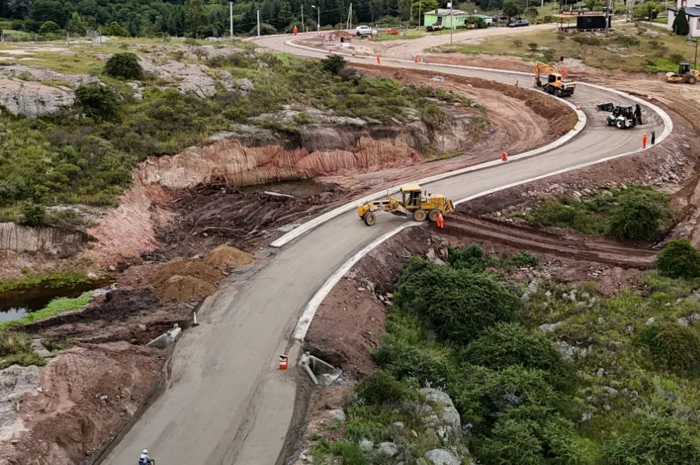 Foto-Nota-La-Provincia-suma-otro-tramo-a-la-pavimentacion-de-la-Ruta-Provincial-28-4-1
