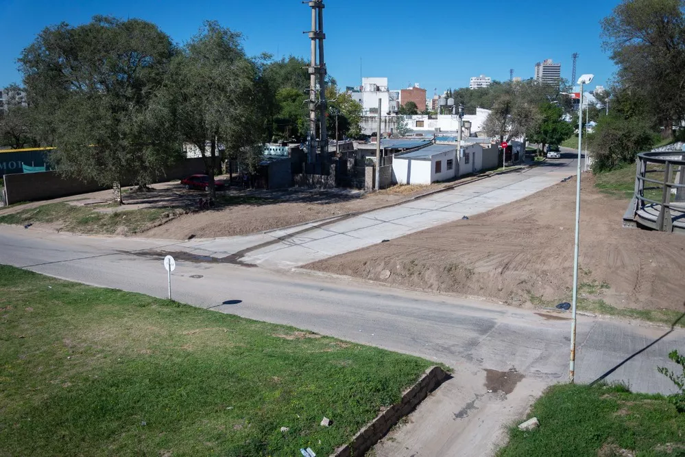 REGION OBJETIVO FOTO RIO CUARTO Pavimentación Bajada Puente Carretero (4)