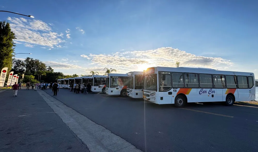 REGION OBJETIVO FOTO VILLA CARLOS PAZ TRANSPORTE VEHICULOS 0 KM 2