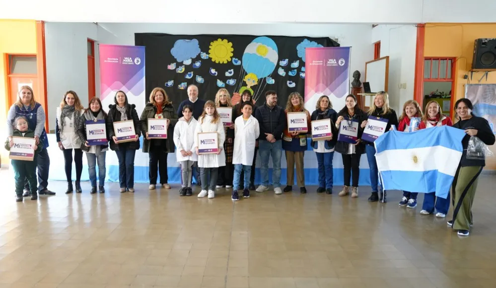 REGION OBJETIVO FOTO VILLA MARIA ENTREGA BANDERA