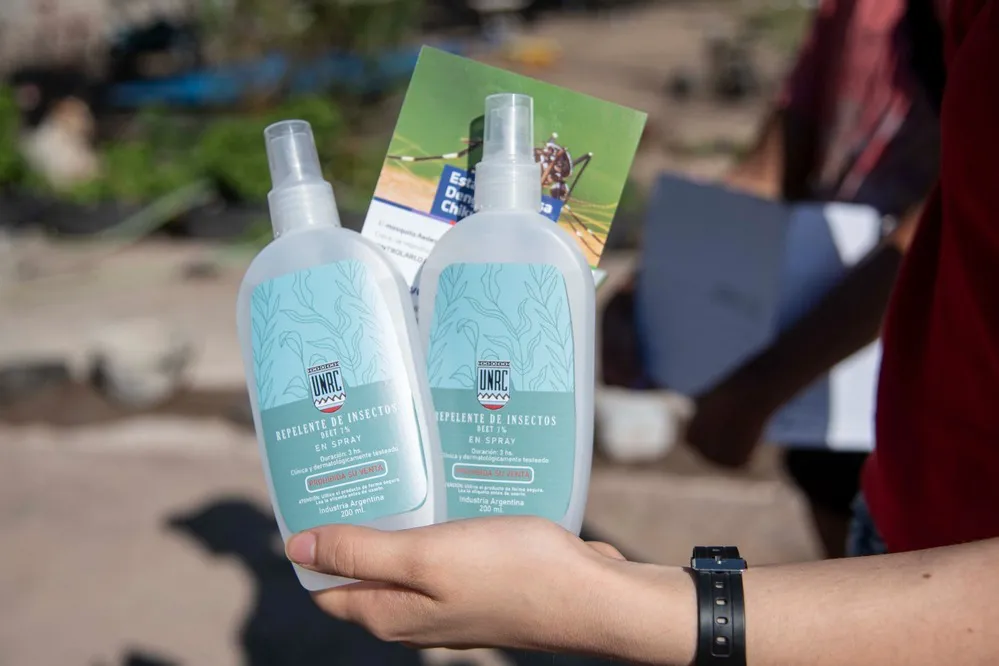 REGION OBJETIVO FOTO RIO CUARTO ENTREGA DE REPELENTE UNRC 2