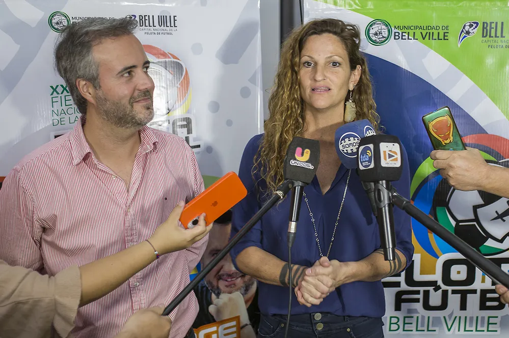 REGION OBJETIVO FOTO BELL VILLE ANUNCIO GRILLA LOCAL FIESTA PELOTA