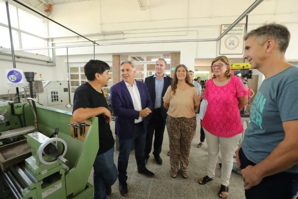 REGION OBJETIVO FOTO ISLA VERDE LLARYORA ESCUELA