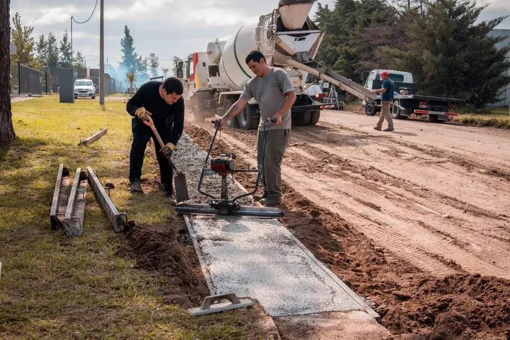 REGION OBJETIVO FOTO RIO TERCERO avanza-la-obra-cordon-cuneta-prq-ind