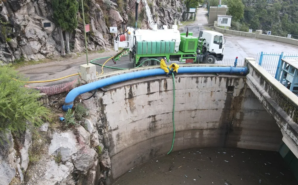 REGION OBJETIVO FOTO DIQUE LA VIÑA -limpieza-en-el-Dique-La-Vina-6